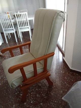 Poltrona dondolo beige e legno