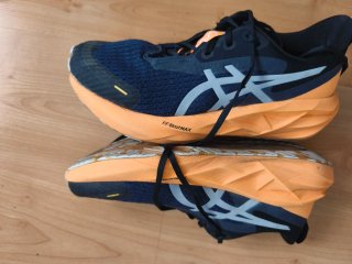 Asics Novablast 5 Zapatillas Running Hombre