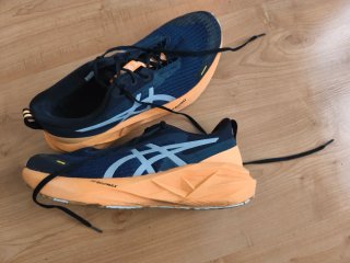 Asics Novablast 5 Zapatillas Running Hombre