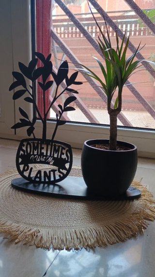 Porta piante in PLA nero con decorazione