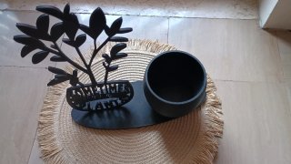 Porta piante in PLA nero con decorazione