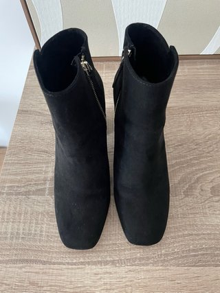Botines negros tacón