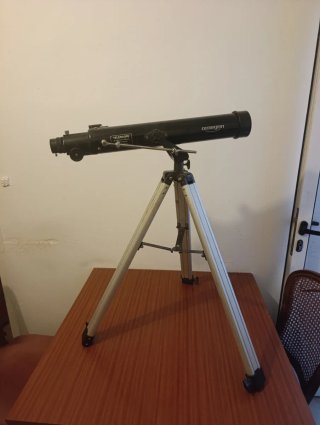 Telescopio Omegon con trípode