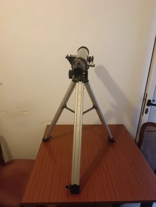 Telescopio Omegon con trípode