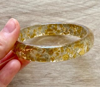 Bracciale rigido in resina foglie oro