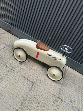 Coche clásico de pedales para niños