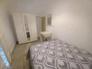 Habitación para alquiler en águilas ( solo chicas)