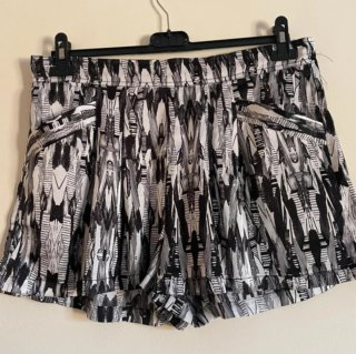 Falda pantalón y pantalón estampado multicolor,