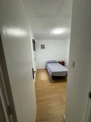 Habitación individual con luz natural y gran t