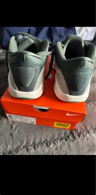 Zapatillas Nike Baloncesto Gris y Verde