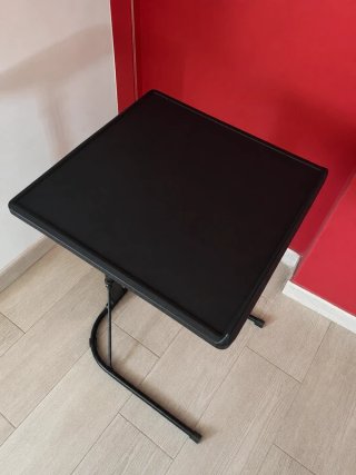 Tavolo pieghevole nero per laptop