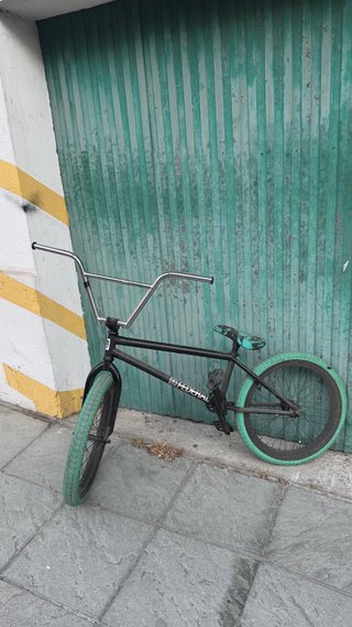 Bicicleta BMX Federal color negro y verde