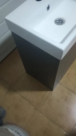 Lavabo con mueble y grifo