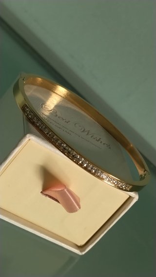 Bracciale e orecchini con strass dorati