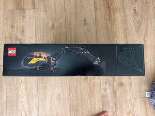 LEGO Technic Volvo EC500 Hybrid 42215