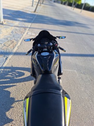 Honda CBR 600 RR Negra y Amarilla