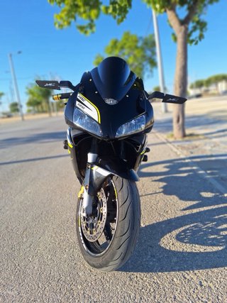 Honda CBR 600 RR Negra y Amarilla