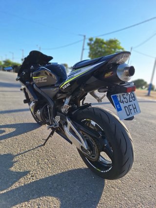 Honda CBR 600 RR Negra y Amarilla