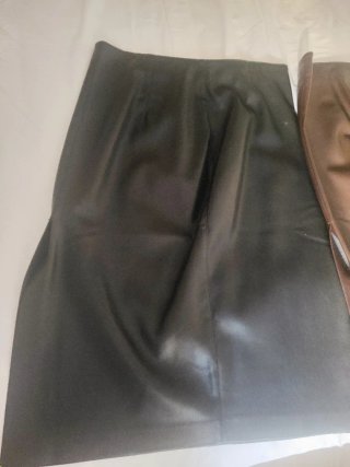 Faldas polipiel Mango negra/marrón
