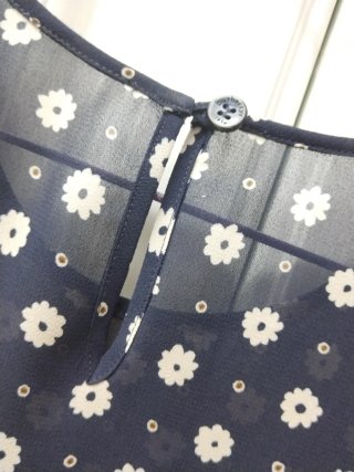 Blusa Burberry floral azul y blanco