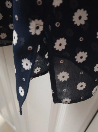 Blusa Burberry floral azul y blanco