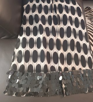 Vestido sin mangas con lazada y lentejuelas