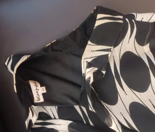 Vestido sin mangas con lazada y lentejuelas