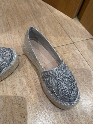 Alpargatas plateadas nuevas talla 38