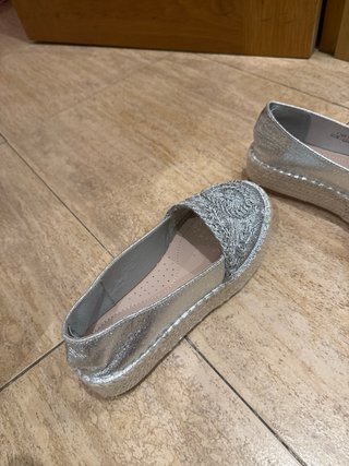 Alpargatas plateadas nuevas talla 38