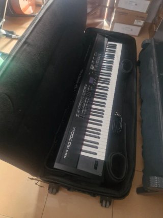 ROLAND RD-700SX-88 TECLAS CONTRAPESADAS