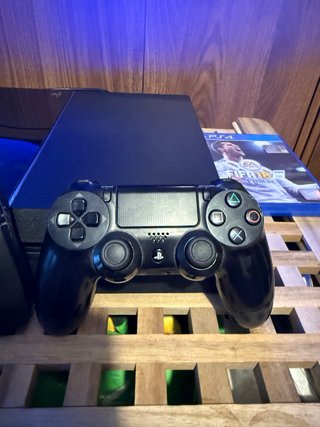 PS4 Fat 500GB + 2 Joypad + FIFA 18