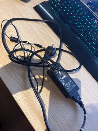 Caricatore per monitor nero