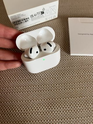 AirPods 4