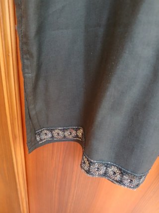 Vestito nero con ricami argento