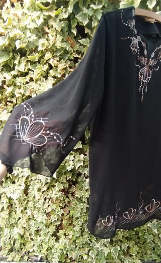 Túnica negra bordada
