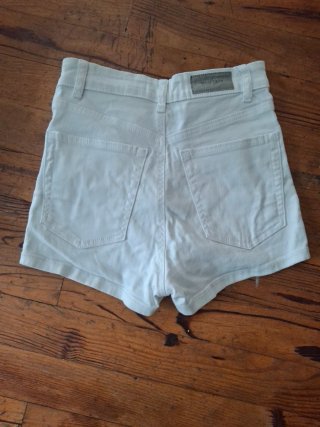 Vaquero corto blanco Pull and Bear