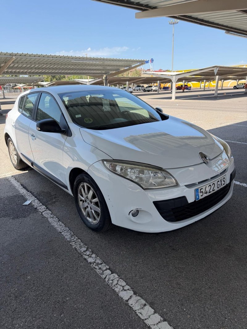Renault Megane 2010 - foto 1