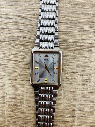 Orologio Seiko al quarzo dorato rettangolare