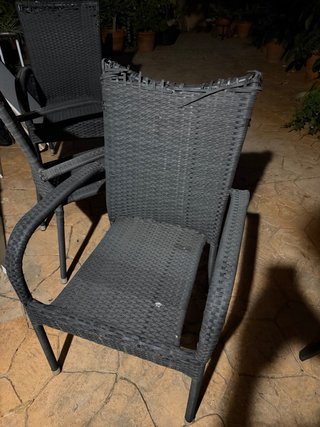6 Silla de jardín grises en regular estado.