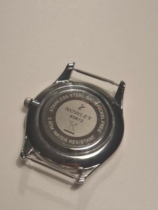 Orologio in catalano Nowley, mai usato, in perfette condizioni