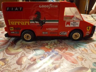 Camion furgone Ferrari in Metallo