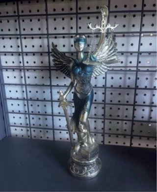SPLENDIDA FIGURA DELLA DEA GIUSTIZIA. DESIGN