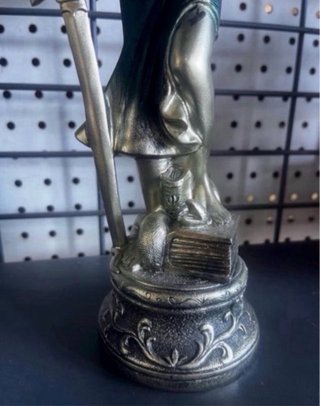 SPLENDIDA FIGURA DELLA DEA GIUSTIZIA. DESIGN