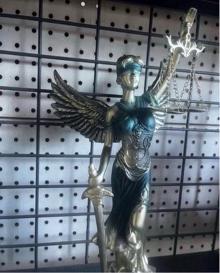 SPLENDIDA FIGURA DELLA DEA GIUSTIZIA. DESIGN
