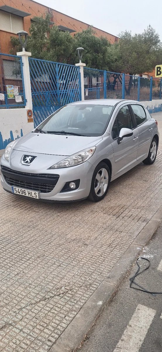 Peugeot 207 2012 - foto 1