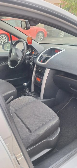 Peugeot 207 2012