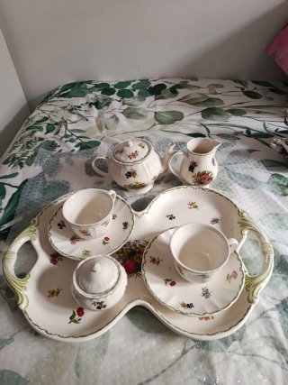 Juego de té de porcelana con frutas 100€ antigua