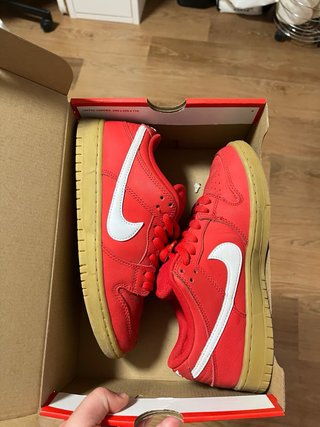 Nike SB Dunk Low Rojas Goma