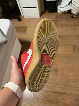 Nike SB Dunk Low Rojas Goma