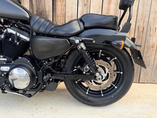 Harley Davidson XL883 Iron ABS Negra